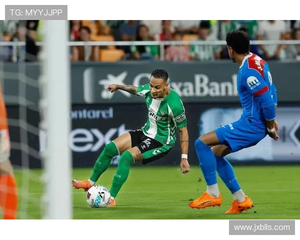 西甲周六重磅对决埃尔南德斯执法贝蒂斯迎战巴萨